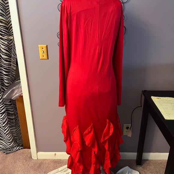 Red Threads with a Flutter - Picture 2 of 2